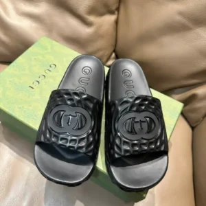 GUCCI MEN’S INTERLOCKING G SLIDE SANDAL – SDG023