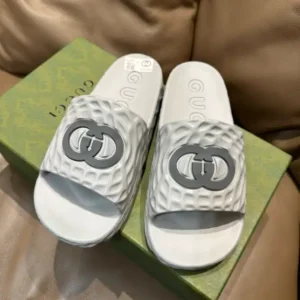 GUCCI MEN’S INTERLOCKING G SLIDE SANDAL – SDG024
