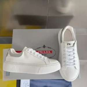 PRADA LEATHER LOW-TOP SNEAKERS – PRD062
