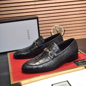 GUCCI JORDAAN LOAFER IN BLACK CROCODILE – LDG31