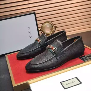GUCCI WEB AND JORDAAN LEATHER LOAFER IN BLACK – LDG30