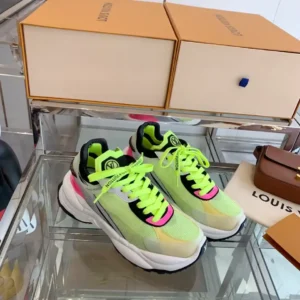 LV WOMEN’S RUN 55 SNEAKER – LSVM062